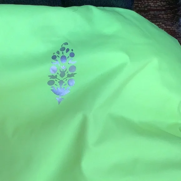 NWOT Run This Puffer Vest perfect for pickle-ball - Picture 9 of 10